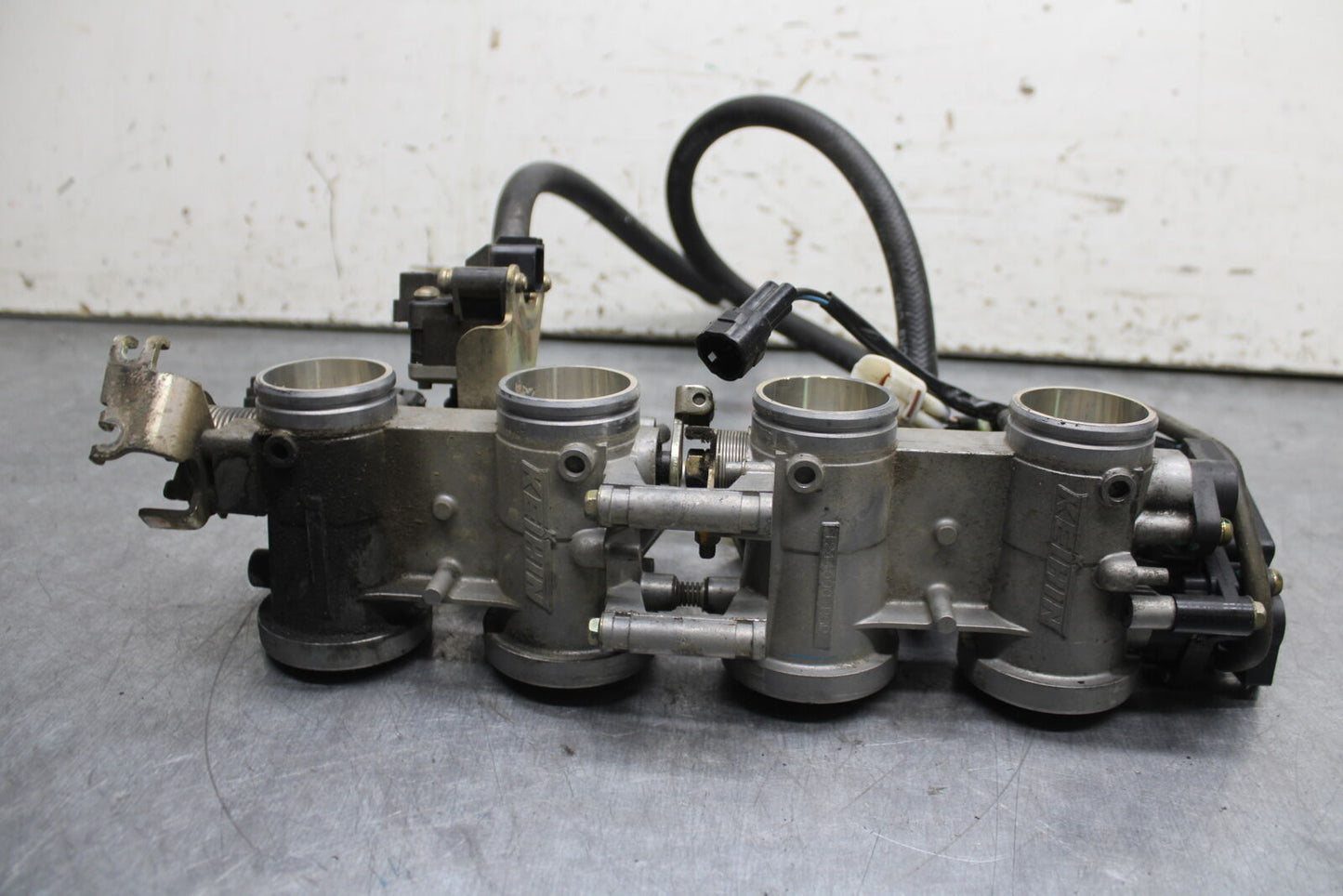 03-04 TRIUMPH DAYTONA 600 MAIN FUEL INJECTORS / THROTTLE BODIES BB745