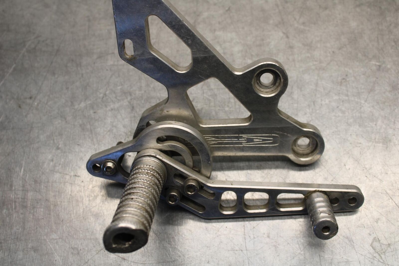 01-03 SUZUKI GSXR600 RIGHT LEFT REARSETS REAR SET DRIVER FOOT PEGS  BB639