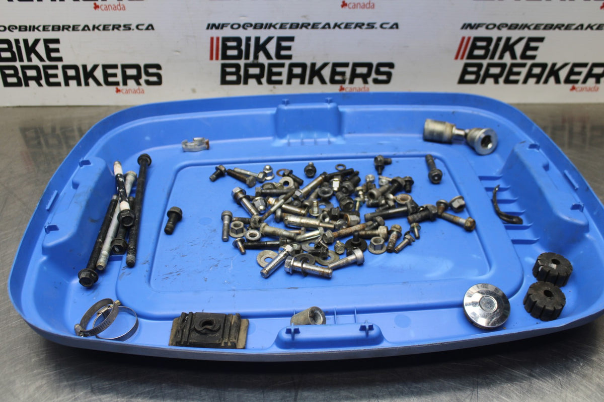 09 HONDA SHADOW 750 VT750 C2 MOUNTING BOLTS HARDWARE MOTOR SCREWS BB809