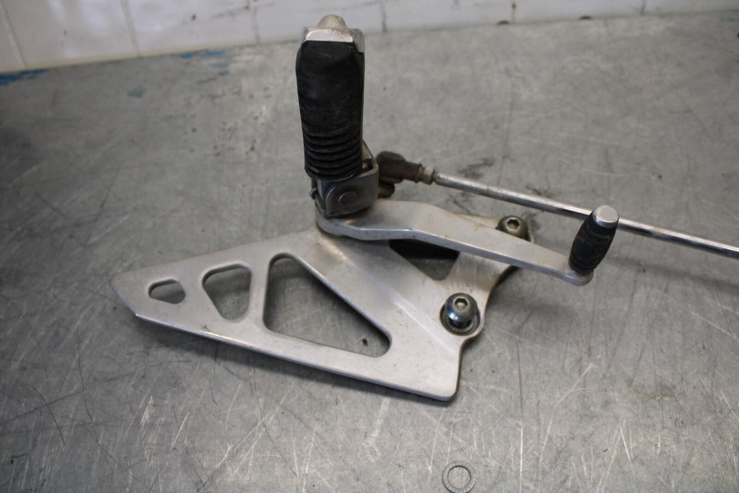 91-92 SUZUKI GSXR1100 GSXR 1100M LEFT REARSET REAR SET FOOT PEG W SHIFTER BB435