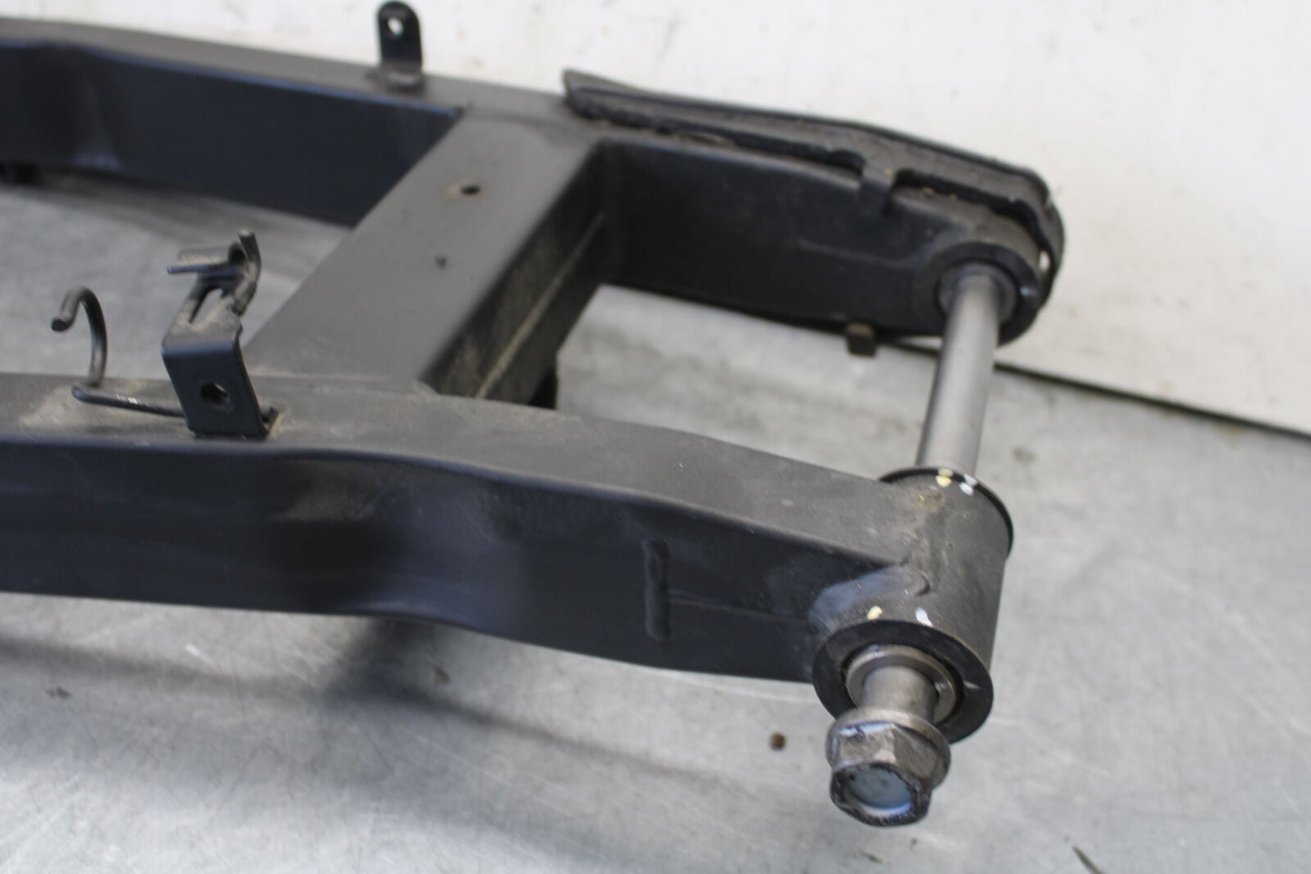 18-23 KAWASAKI NINJA 400 REAR SWINGARM BACK SUSPENSION SWING ARM BB679