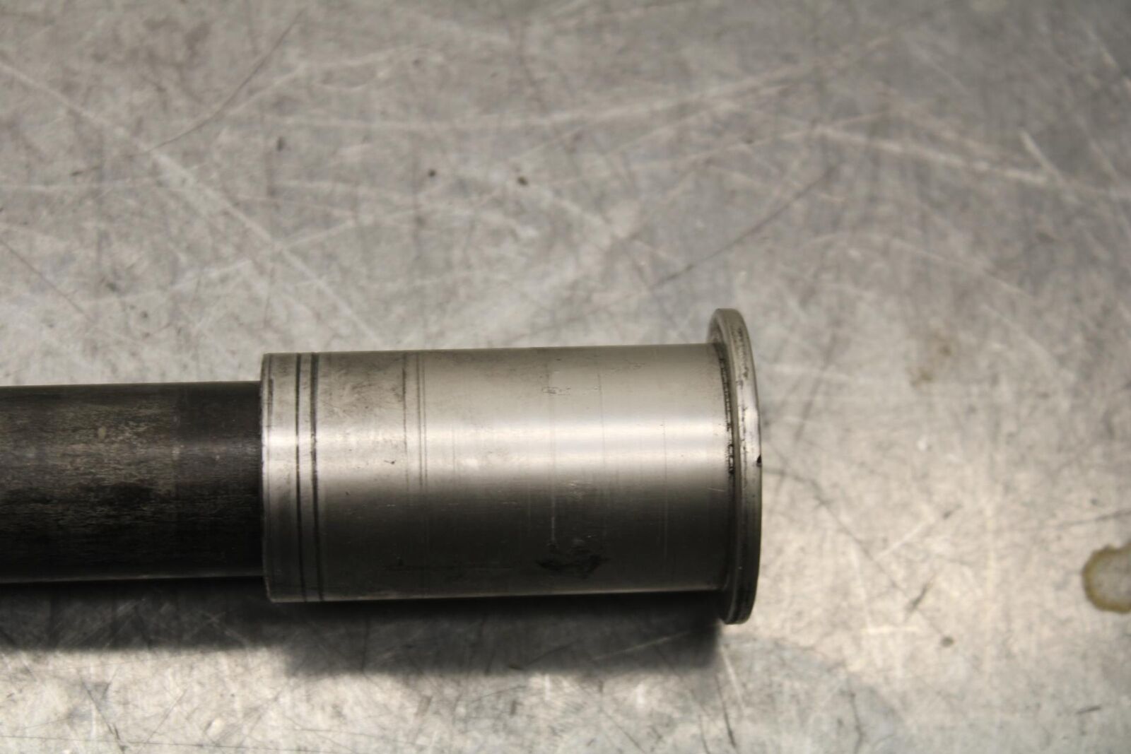 01-03 SUZUKI GSXR600 FRONT WHEEL RIM AXLE PIVOT BOLT 54711-35F00 BB639