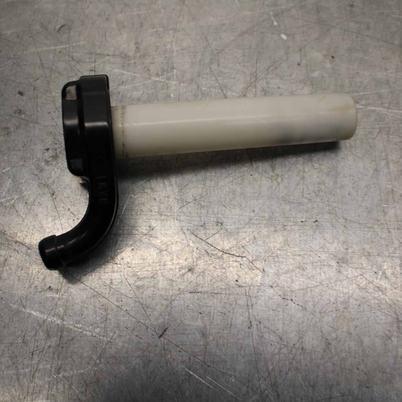 98-99 YAMAHA YZF R1 THROTTLE CABLE LINE HOUSING GUIDE 3XW-26281-01-00 BB74