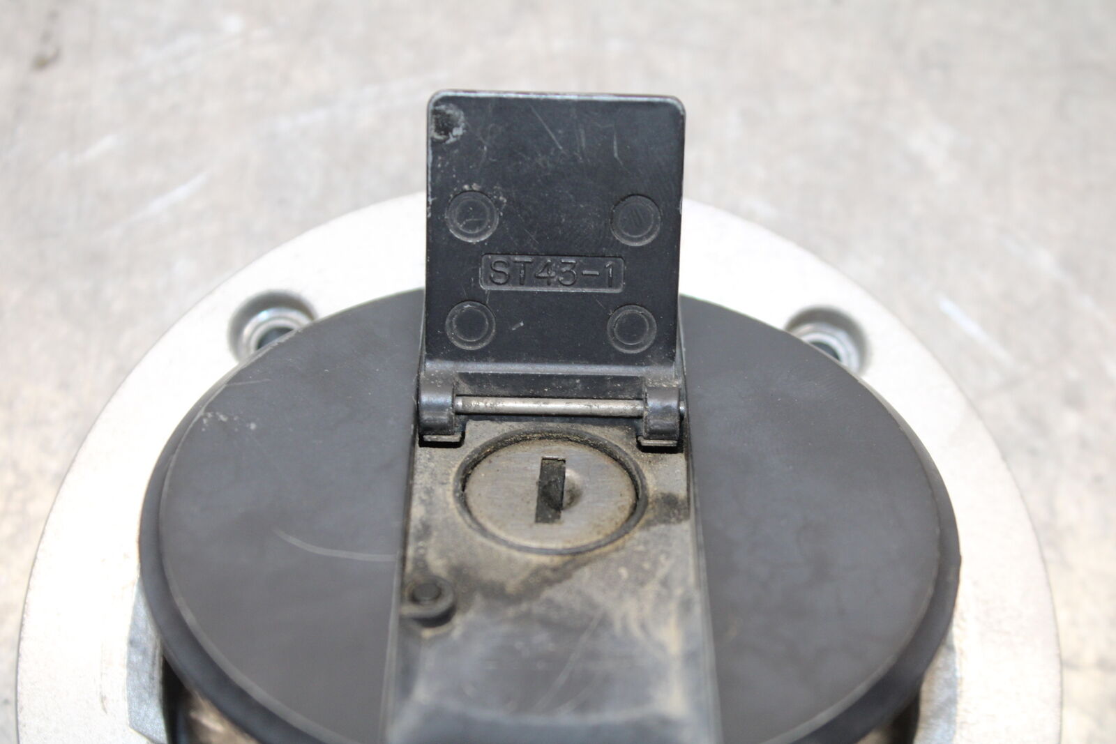 03-07 SUZUKI SV1000S IGNITION LOCK KEY SET W/GAS CAP SEAT LOCK 37000-16840 BB657