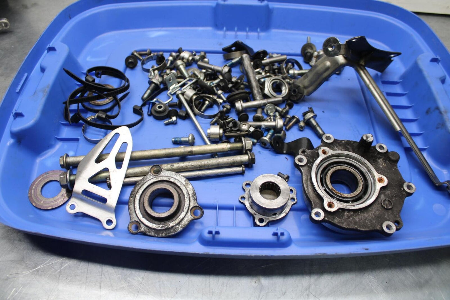 2011 Suzuki GSXR1000 MISCELLANEOUS MOUNTING BOLTS HARDWARE MOTOR SCREWS BB96
