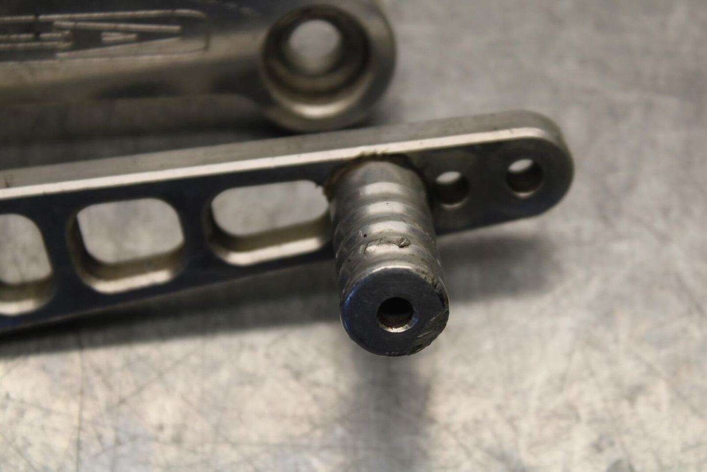 01-03 SUZUKI GSXR600 RIGHT LEFT REARSETS REAR SET DRIVER FOOT PEGS  BB639