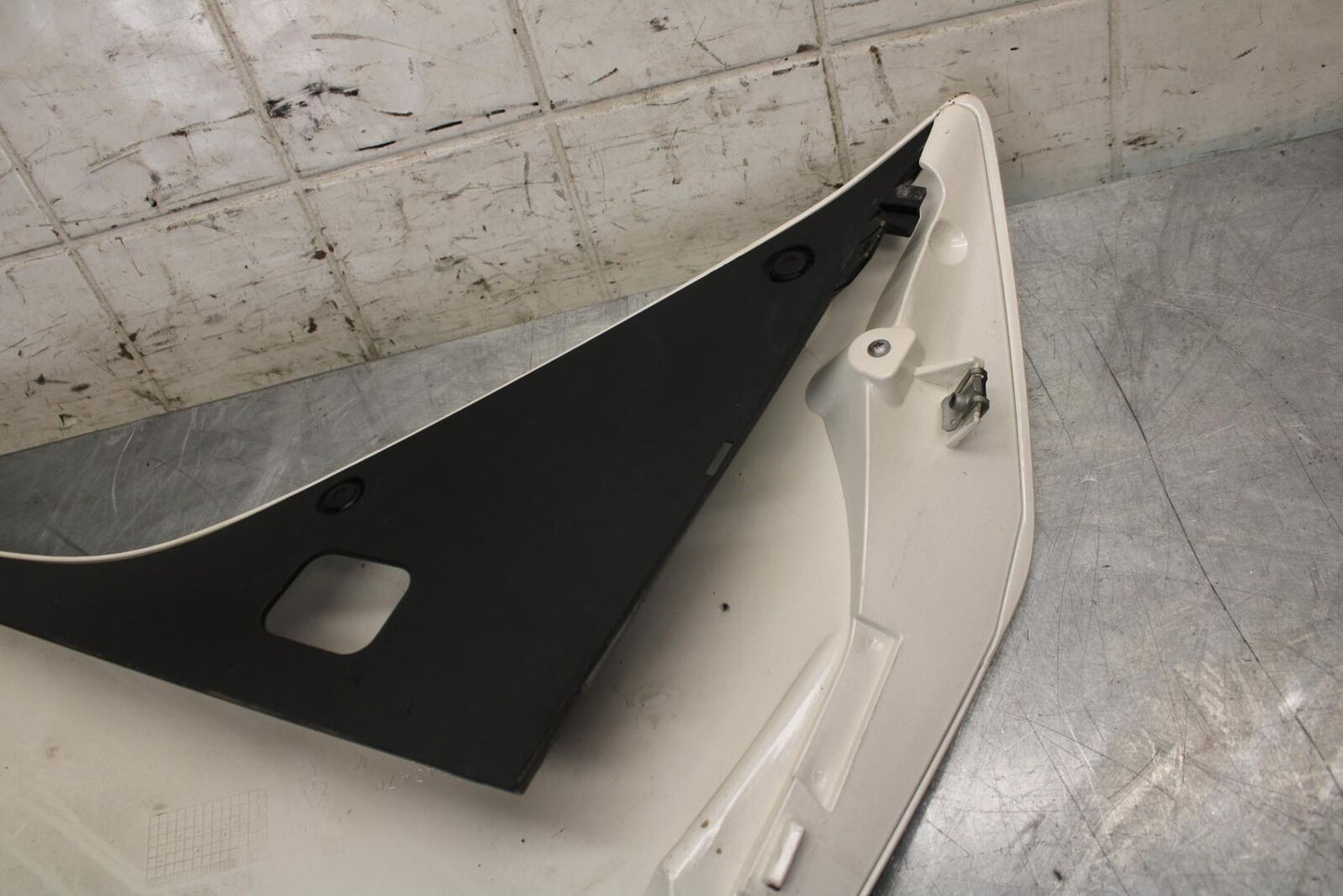 2010 Aprilia RSV1000R RIGHT MID UPPER SIDE FAIRING COWL PLASTIC BB513