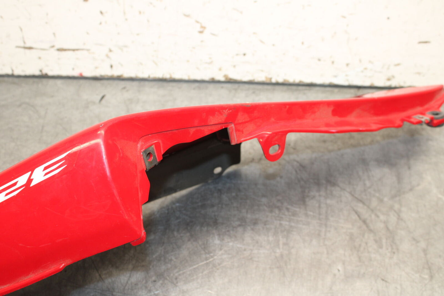 19-24 YAMAHA R3 LEFT REAR BACK TAIL FAIRING COWL SHROUD BB378