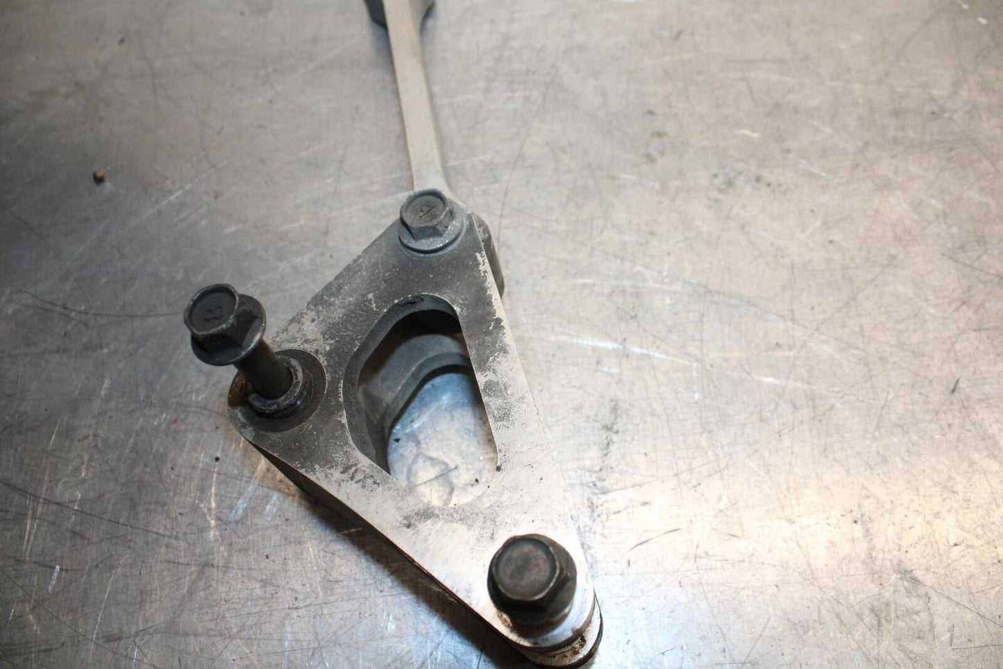 98-99 YAMAHA YZF R1 REAR DOGBONE SHOCK LINKAGE LINK 4XV-2217A-00-00 BB74