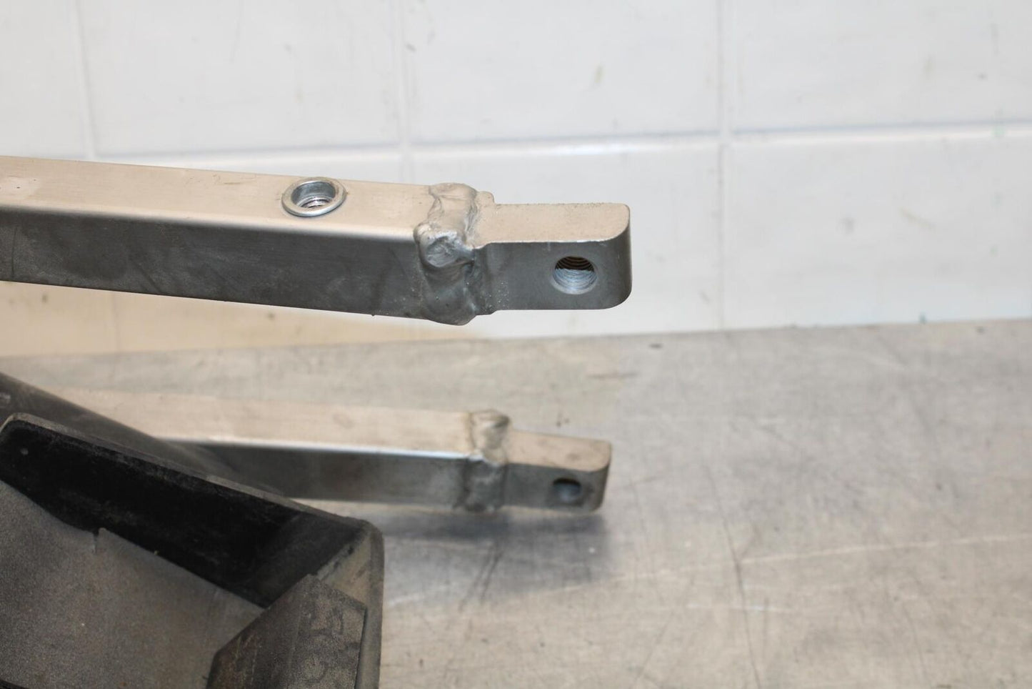 1999 Suzuki GSXR600 REAR SUBFRAME BACK SUB FRAME 41200-33E20 43980-33E20 BB580