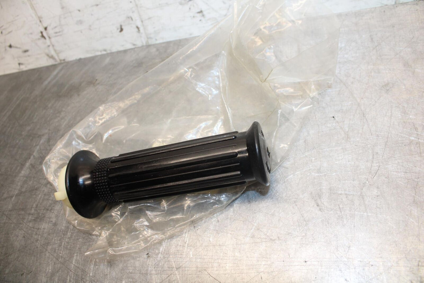 1981 Suzuki F50 RIGHT THROTTLE GRIP 57110-27501 BB34