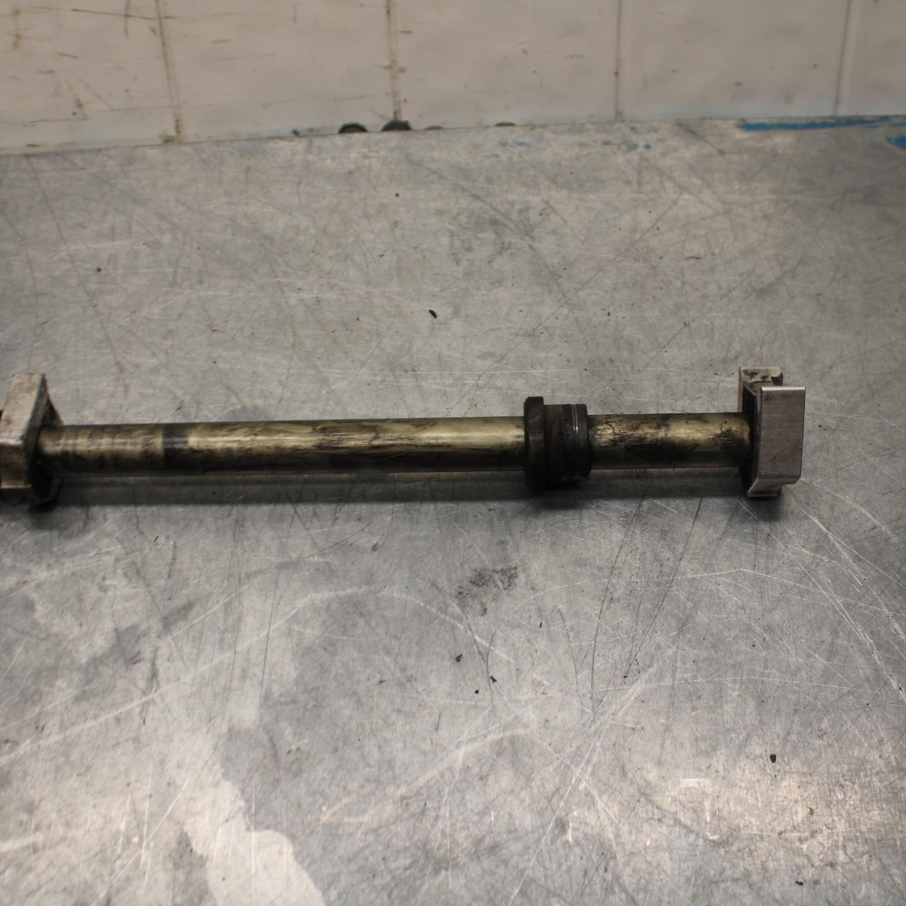 14-15 TRIUMPH STREET TRIPLE R REAR AXLE BACK WHEEL RIM PIVOT BOLT AXEL BB441
