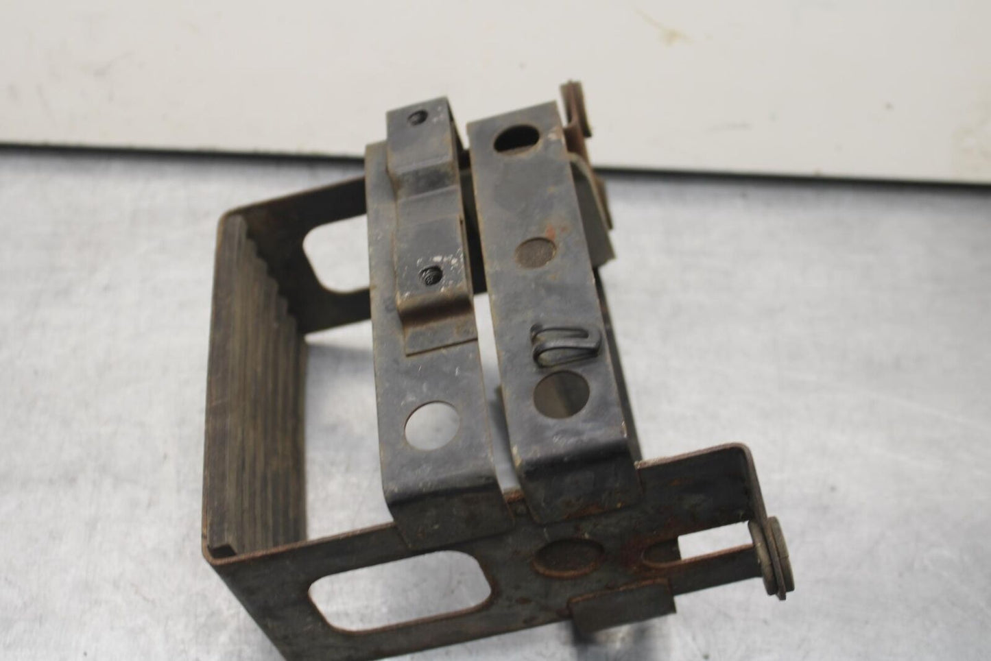 80-83 SUZUKI GS750E BATTERY BOX TRAY BB82