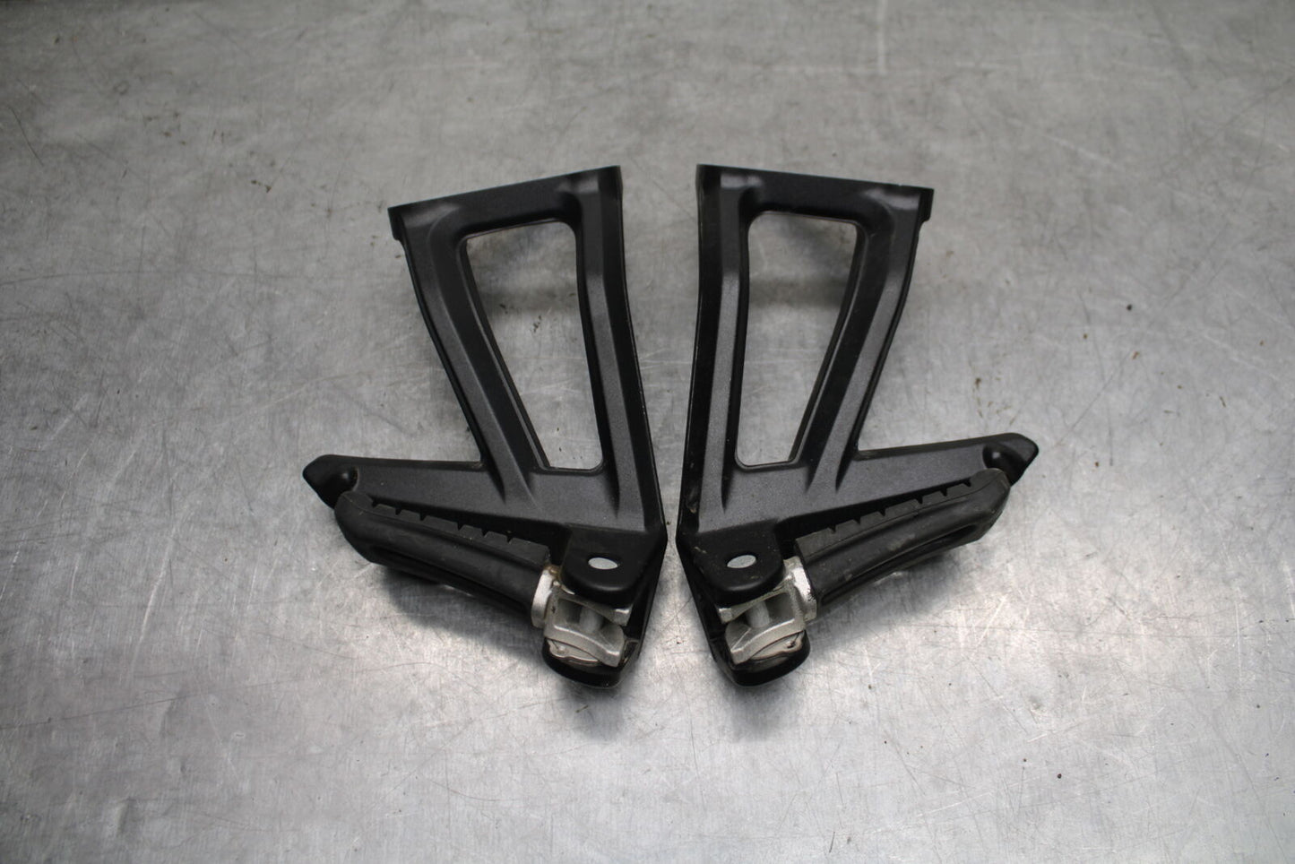 21-24 KTM 890 ADVENTURE R REAR BACK PASSENGER PEG SET PAIR BB723