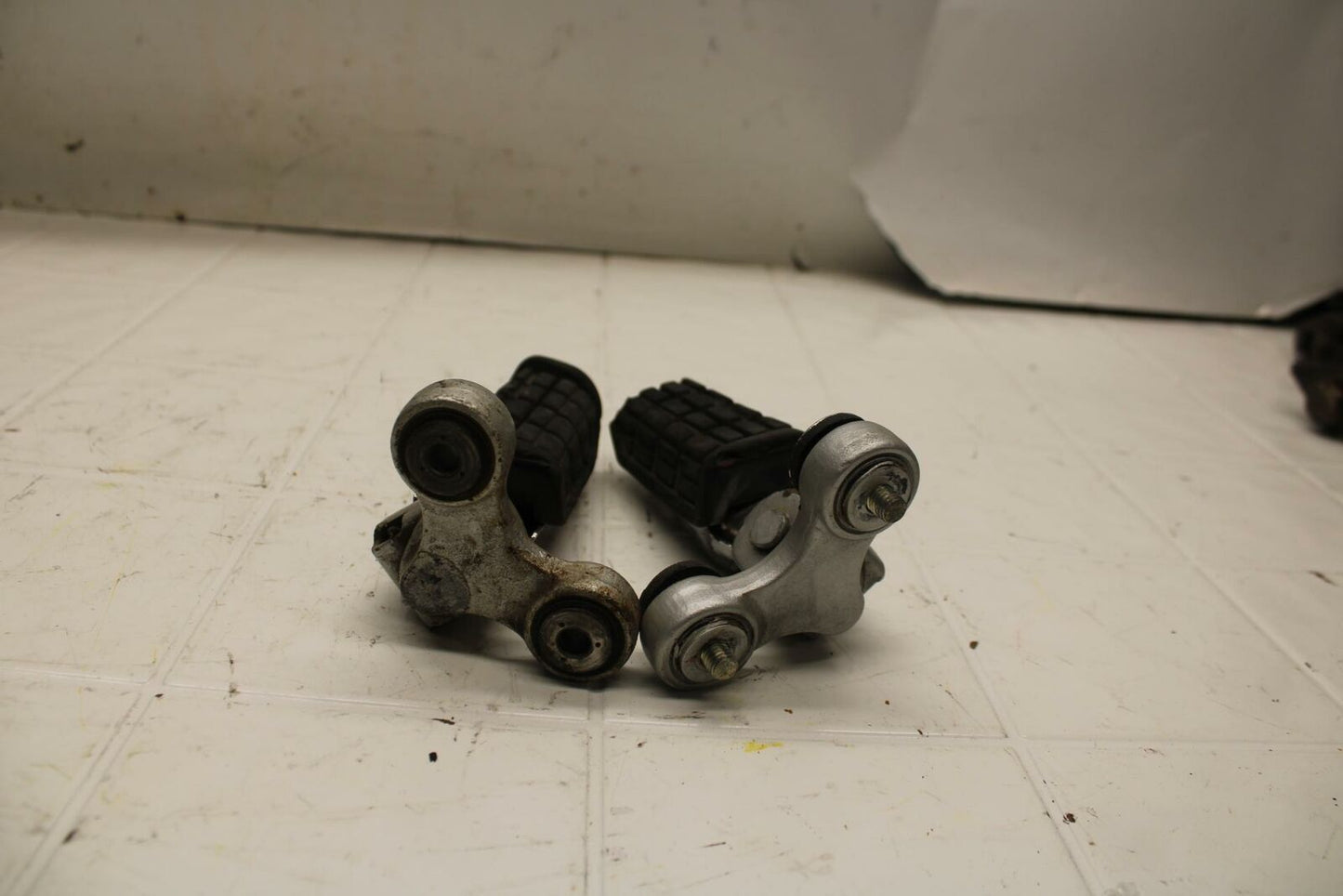 91-96 YAMAHA FJ1200A ABS FRONT FOOT RESTS PEGS STEPS SET PAIR BB07