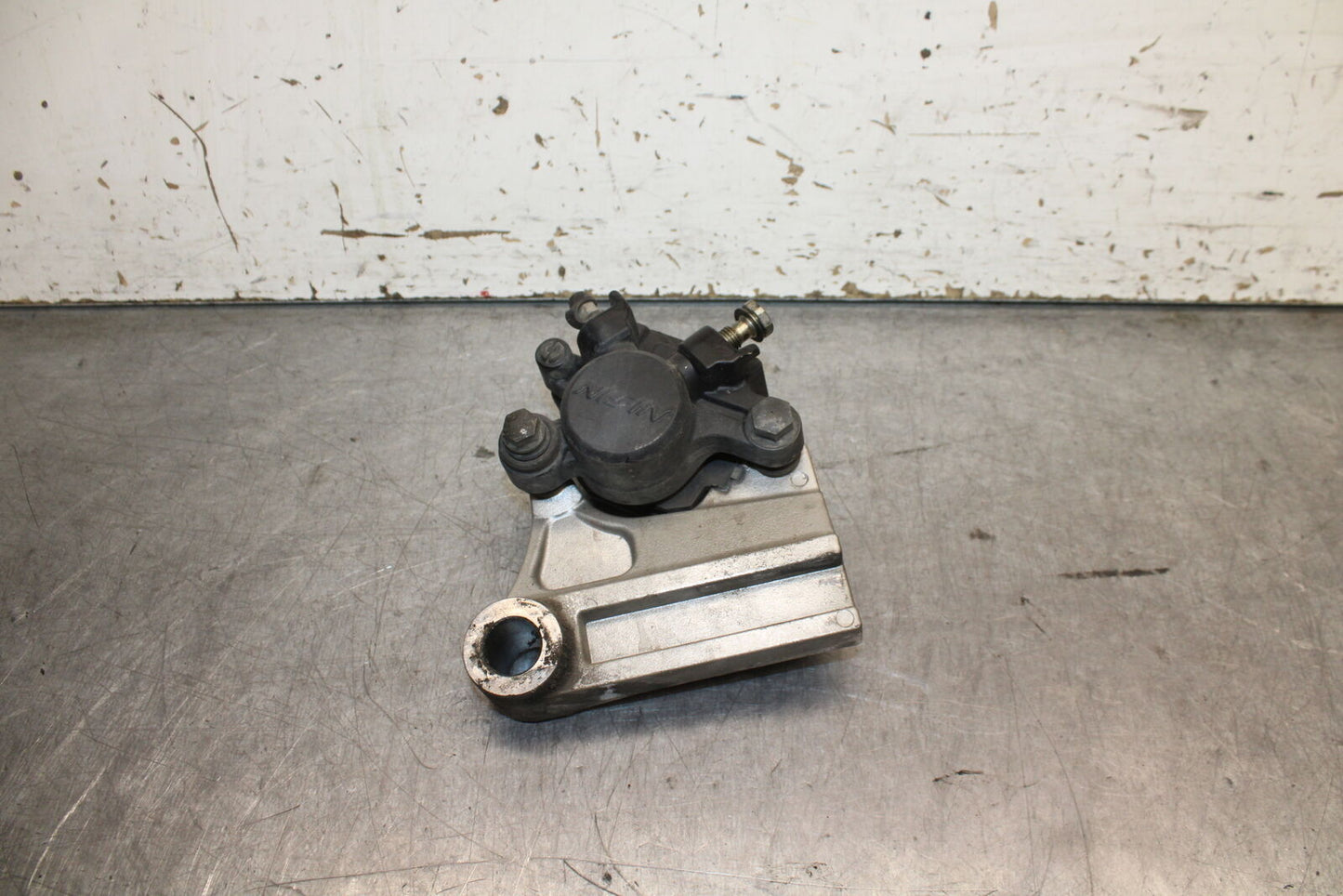 03-04 TRIUMPH DAYTONA 600 REAR BACK BRAKE CALIPER W MOUNT BRACKET BB745