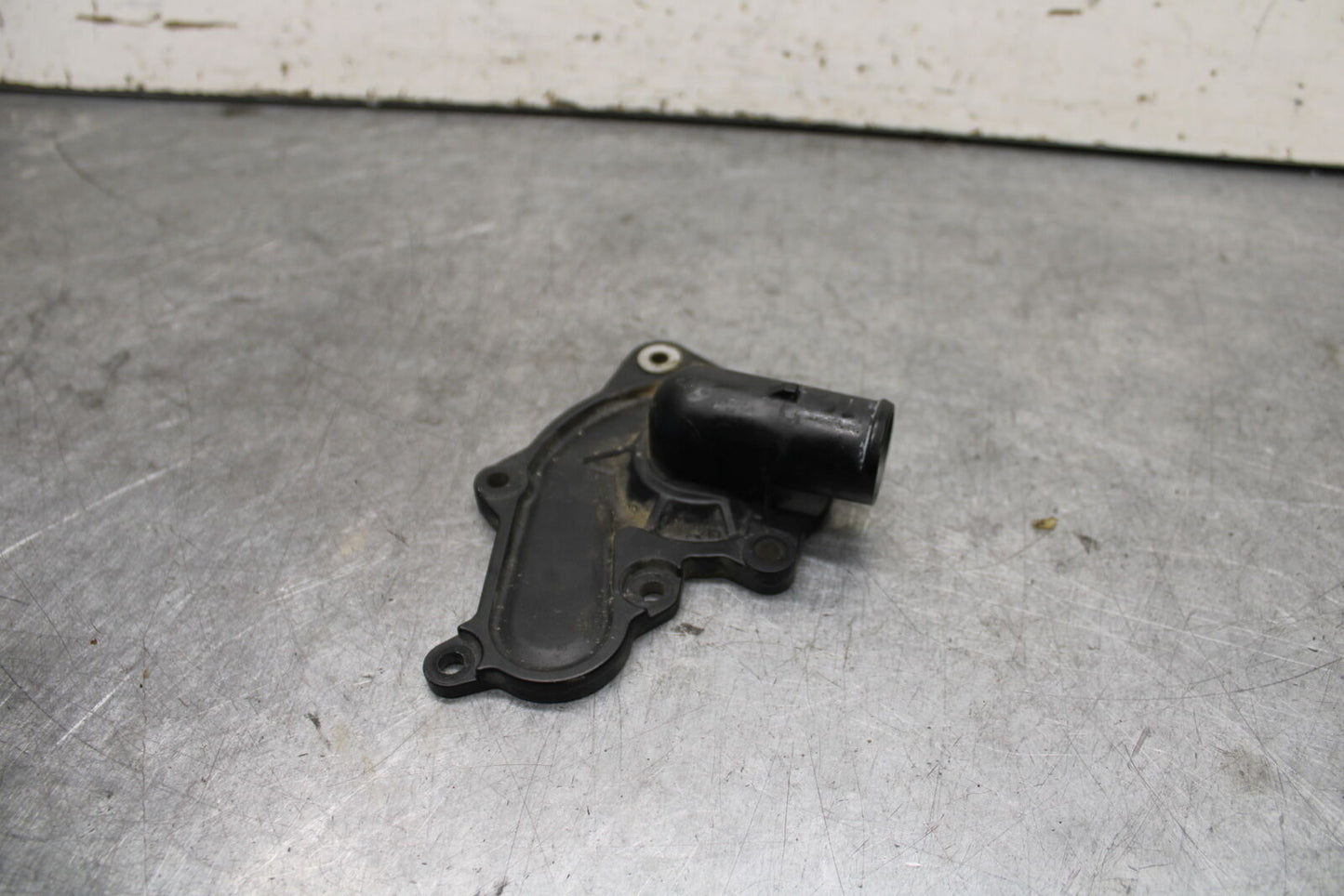 22-24 YAMAHA XSR900 ENGINE WATER COOLANT PUMP COVER BB683