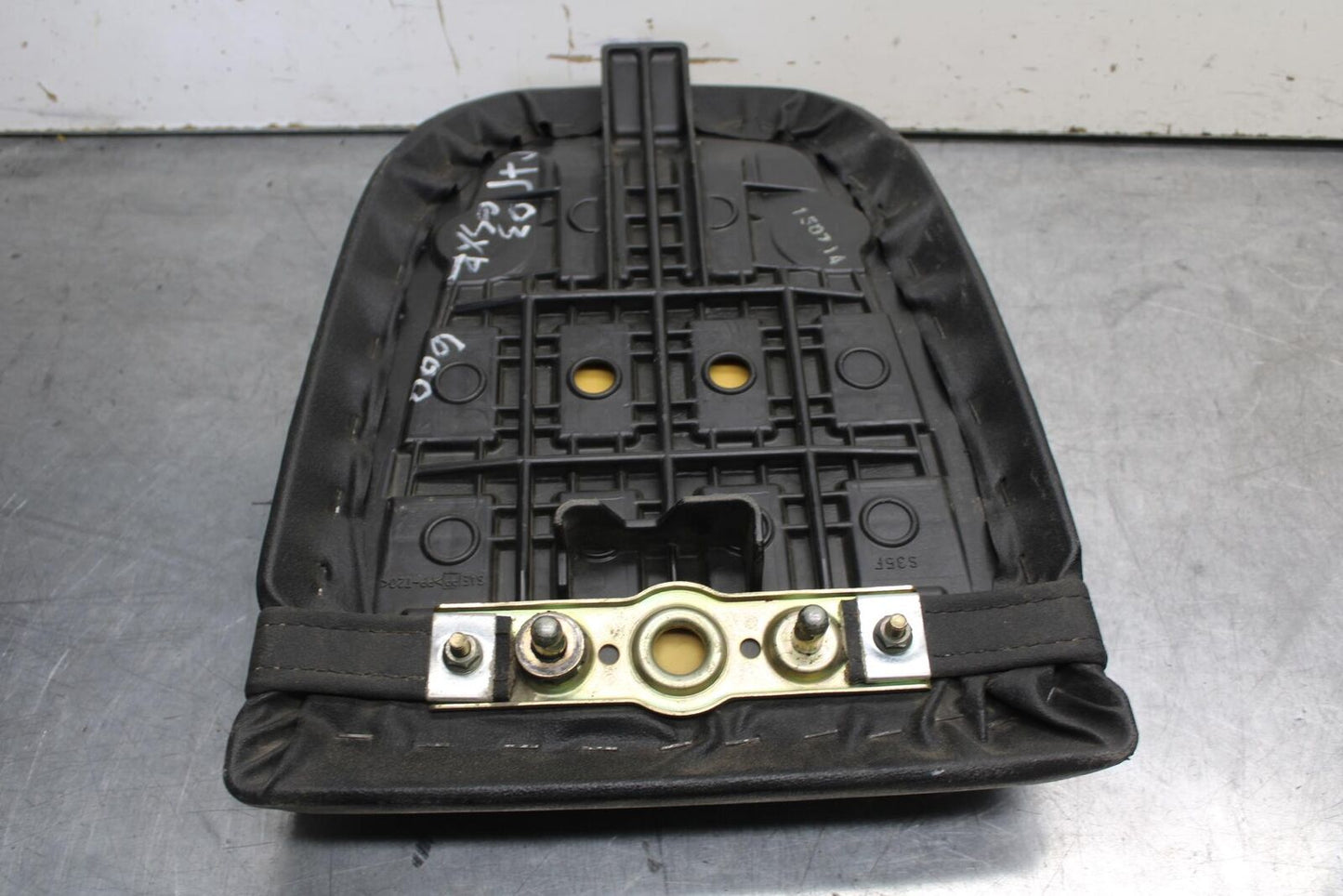 01-03 SUZUKI GSXR600 REAR BACK PASSENGER TANDEM SEAT PAD SADDLE PILLION BB621