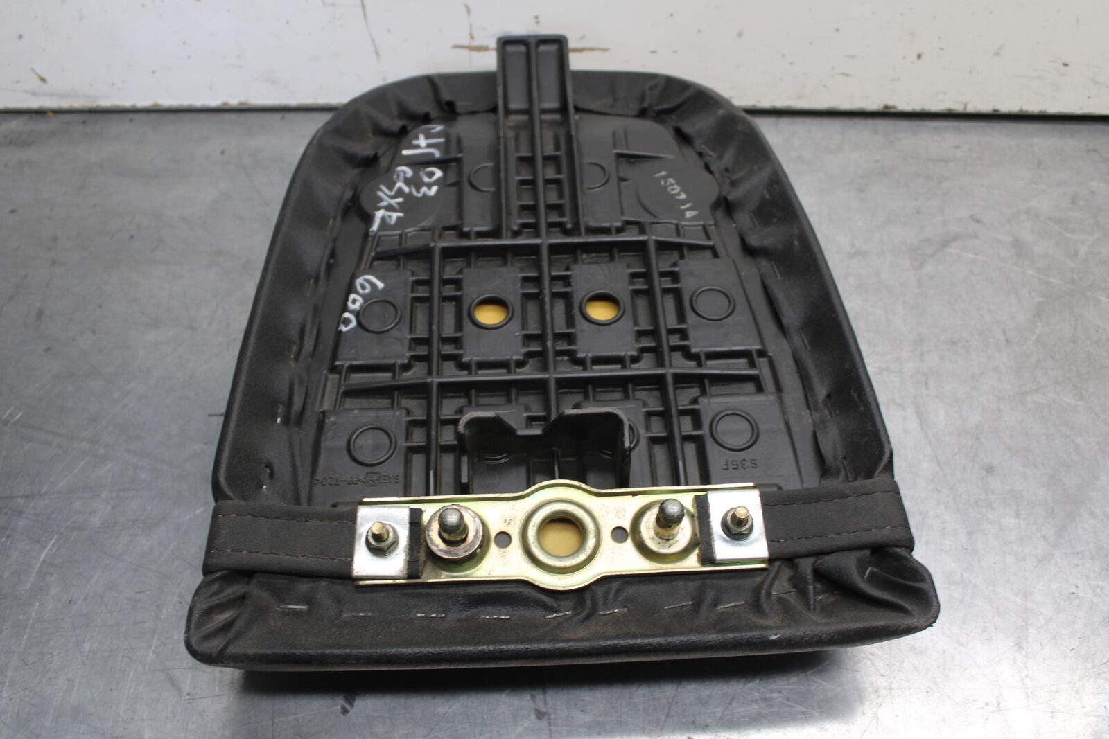 01-03 SUZUKI GSXR600 REAR BACK PASSENGER TANDEM SEAT PAD SADDLE PILLION BB621