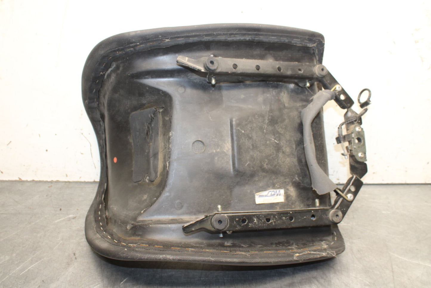 01-06 TRIUMPH TIGER 955I FRONT DRIVERS SEAT PAD SADDLE PILLION BB693