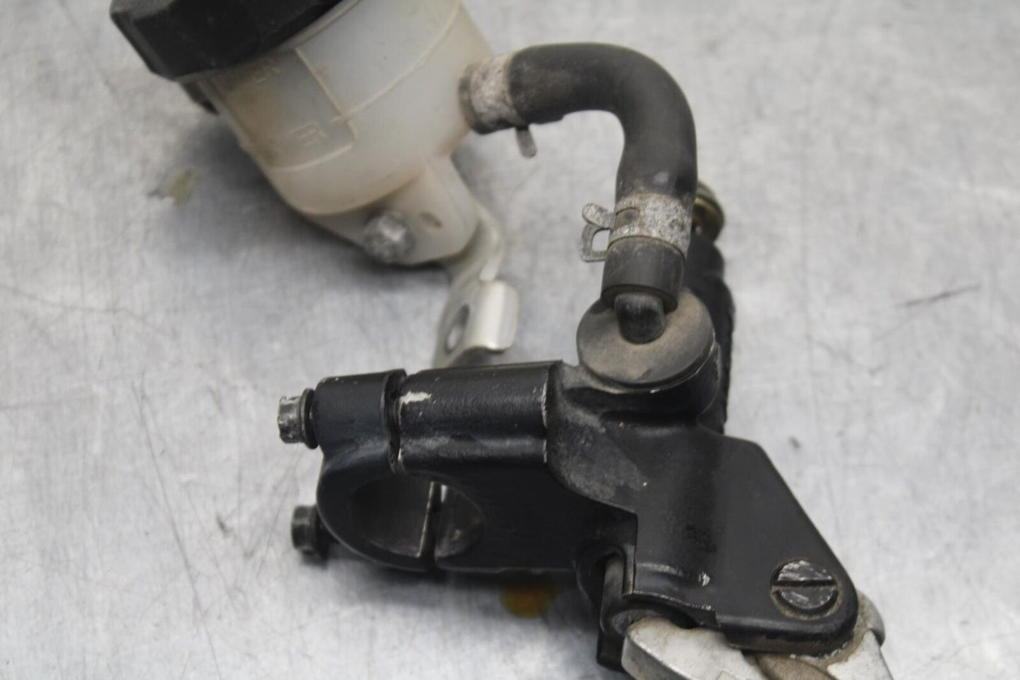 1999 Suzuki GSXR600 FRONT BRAKE MASTER CYLINDER w/ LEVER 59600-17C00 BB608
