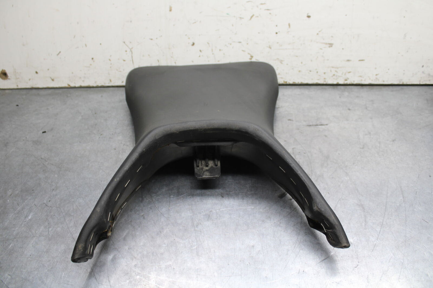 03-04 TRIUMPH DAYTONA 600 FRONT DRIVERS SEAT PAD SADDLE PILLION BB745