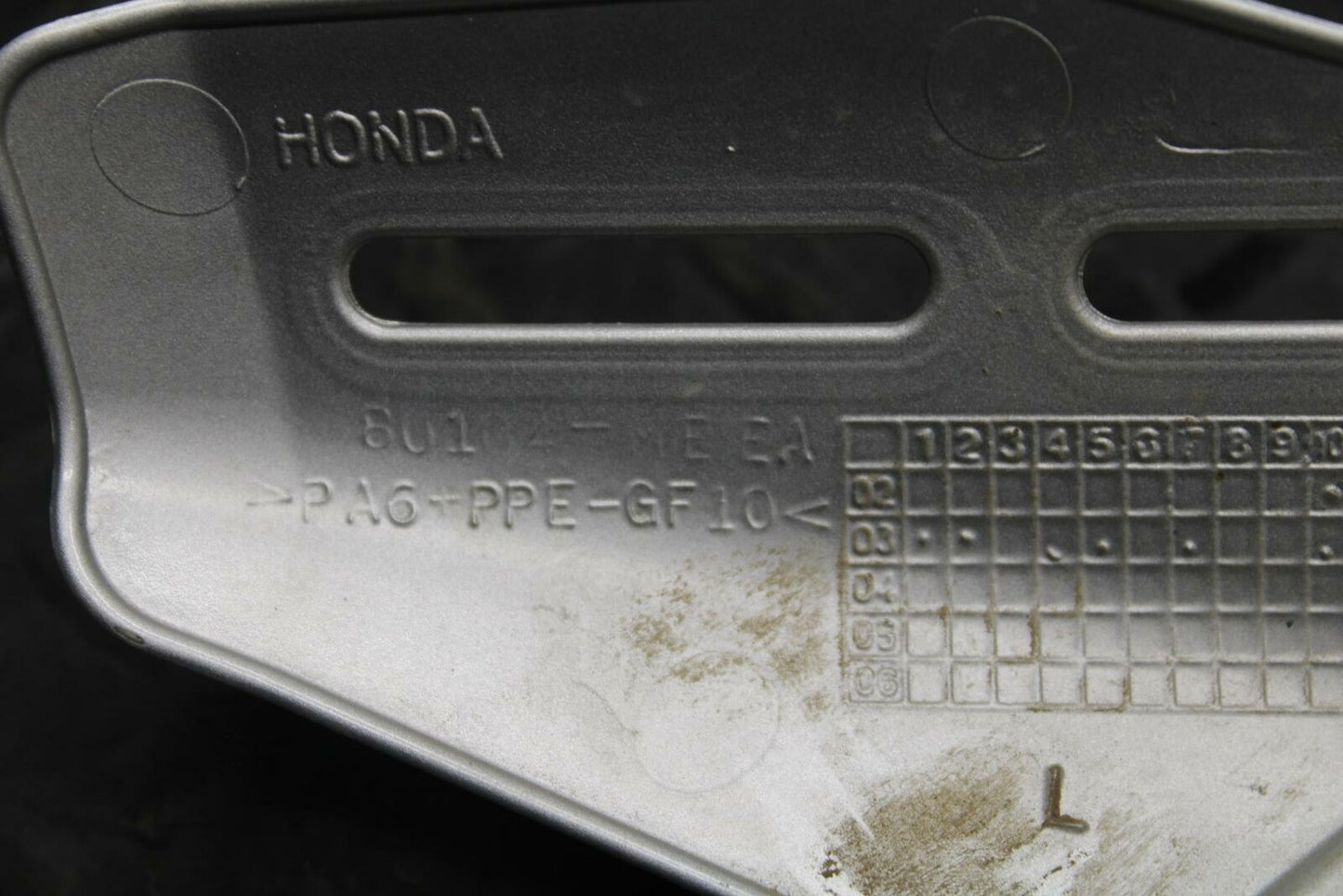 03-04 HONDA CBR600RR REAR BACK FENDER MUD GUARD TRIM LEFT BB200