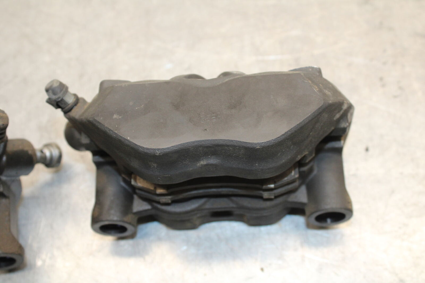 09-11 TRIUMPH DAYTONA 675 RIGHT LEFT FRONT BRAKE CALIPER SET PAIR CALIPERS BB652