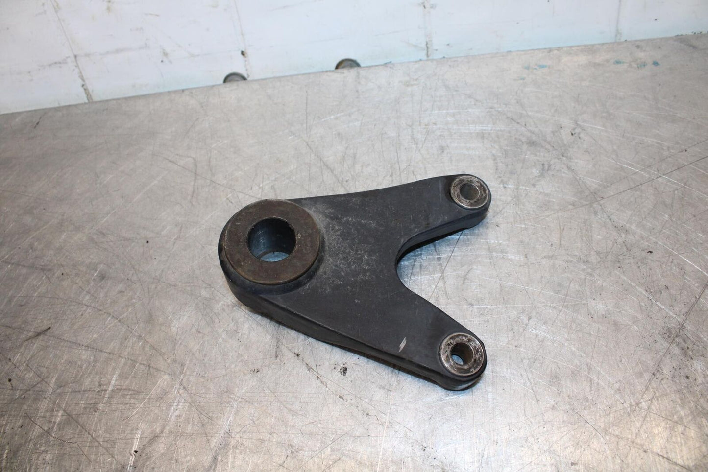 91-92 SUZUKI GSXR1100 GSXR 1100M REAR BRAKE CALIPER HANGER BRACKET BB435
