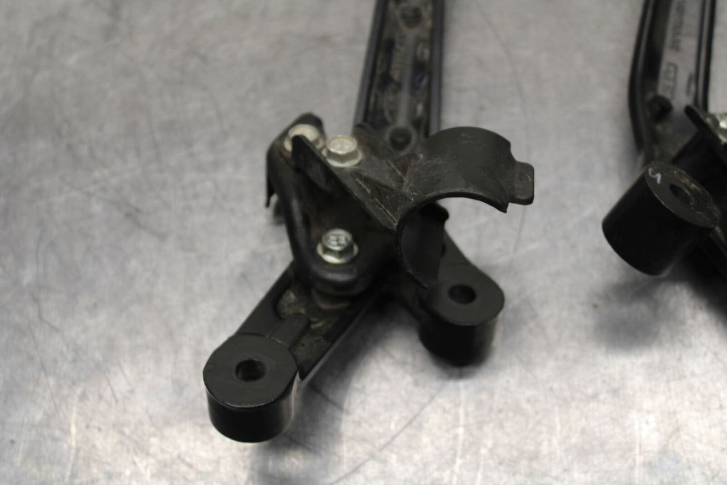 17-24 KTM 390 DUKE ENGINE MOTOR MOUNT STAY BRACKETS BB734