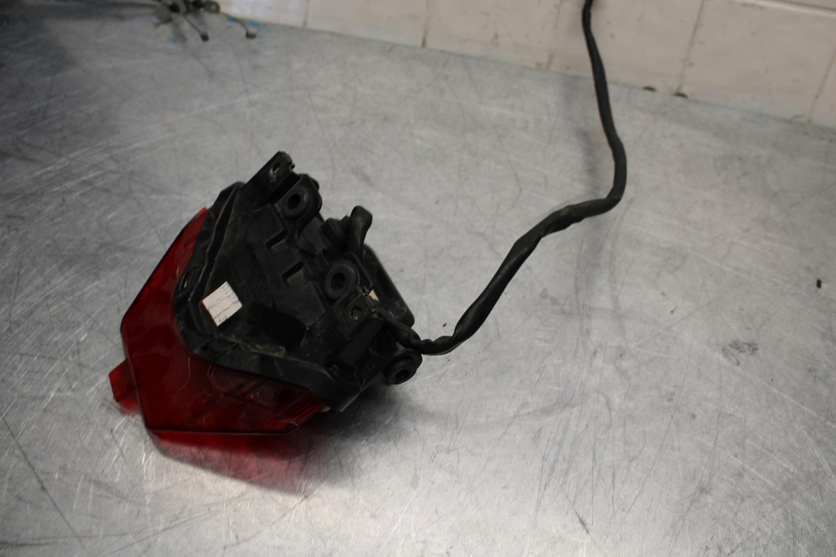 17-18 YAMAHA YZF R3 REAR TAIL TAILLIGHT BACK BRAKE LIGHT BB438
