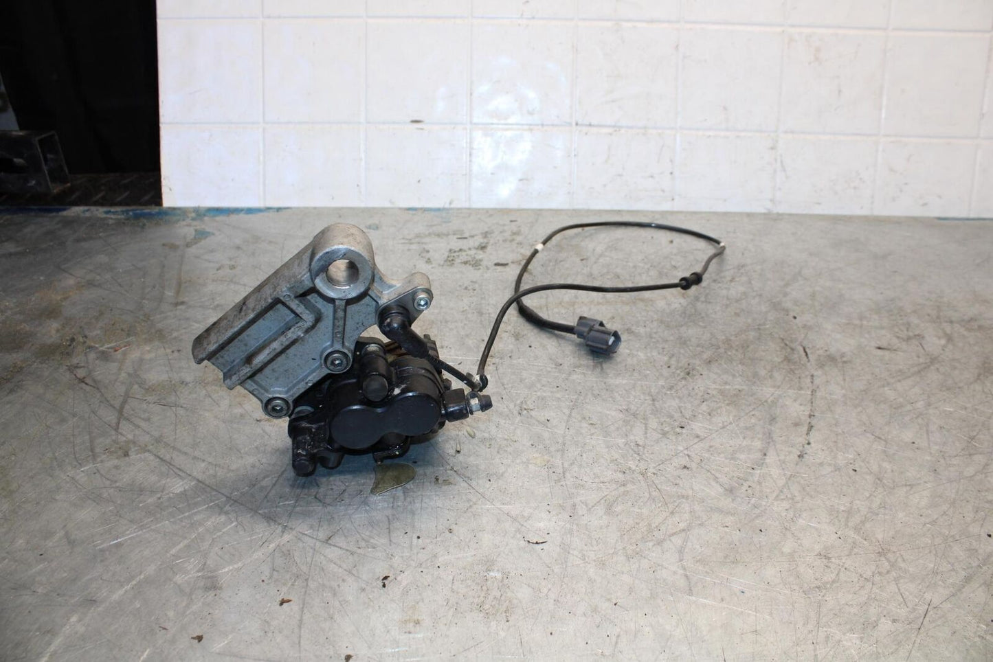 13-17 KAWASAKI NINJA 300 REAR BACK BRAKE CALIPER W MOUNT BRACKET BB429