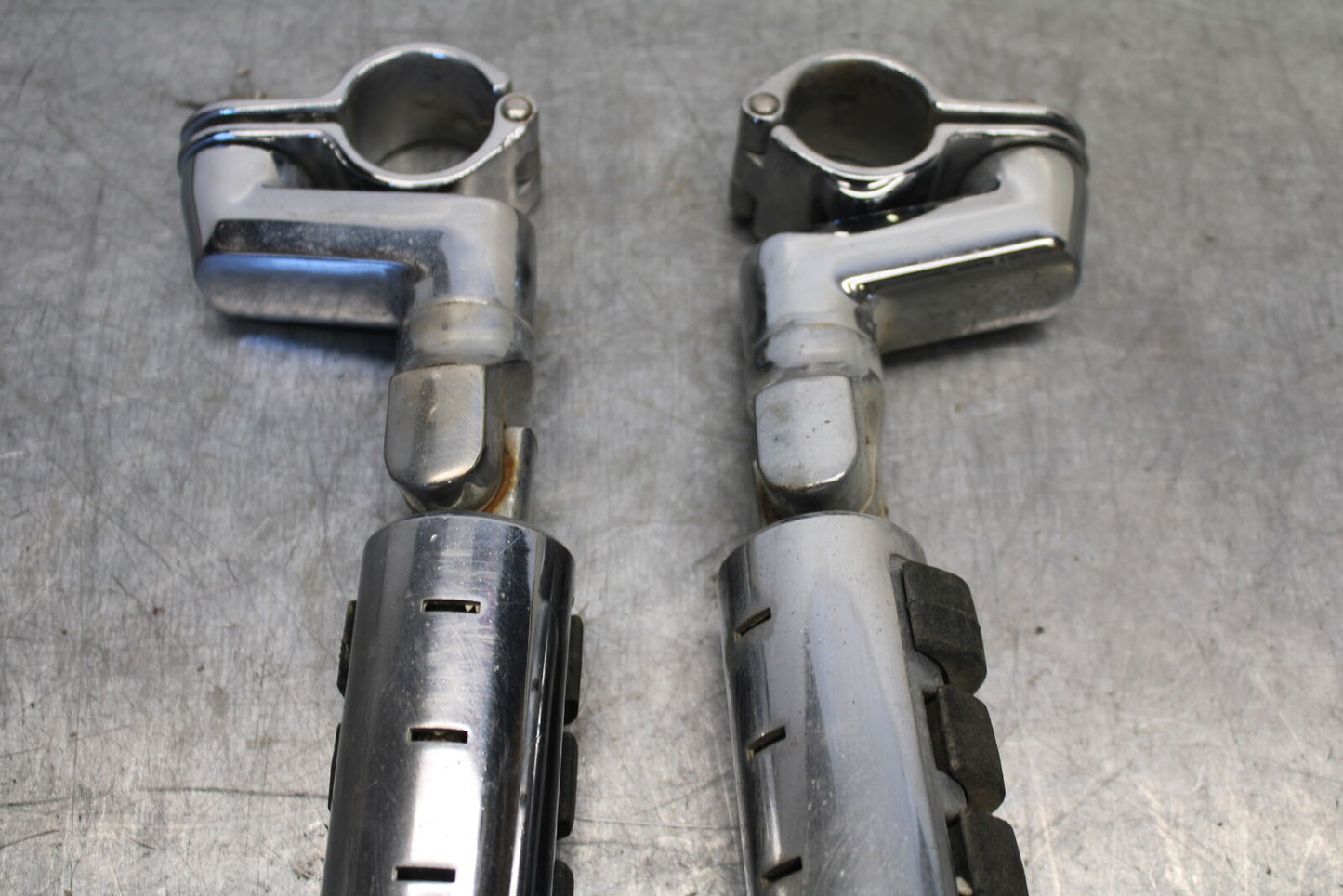 02-04 HONDA VTX1800S FRONT FOOT RESTS PEGS STEPS SET PAIR BB712