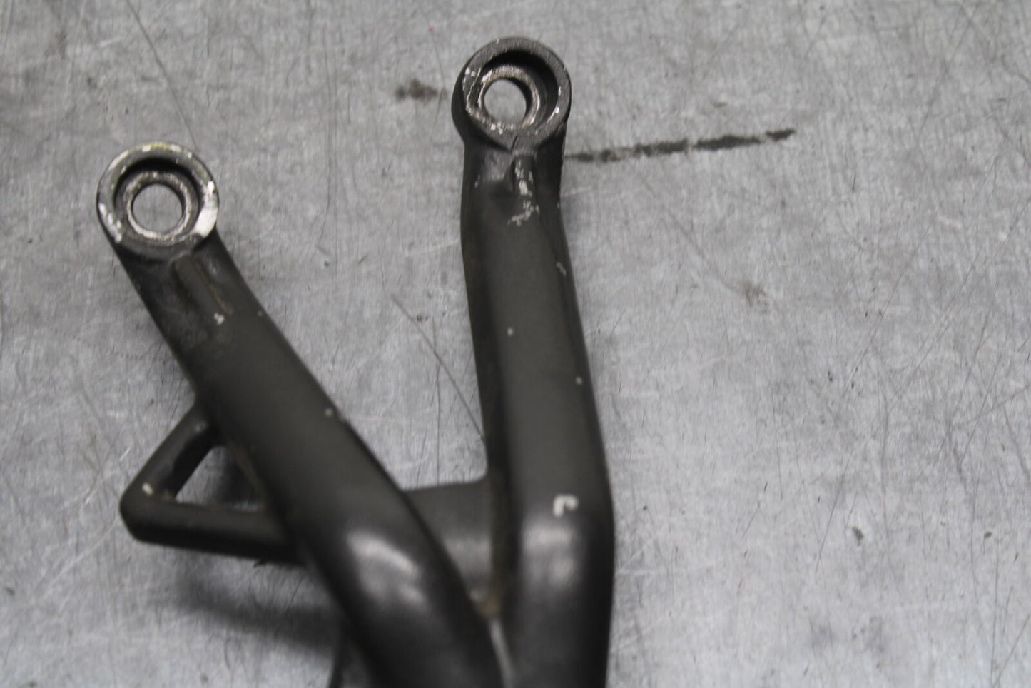 03-04 TRIUMPH DAYTONA 600 RIGHT REAR BACK PASSENGER PEG BB745