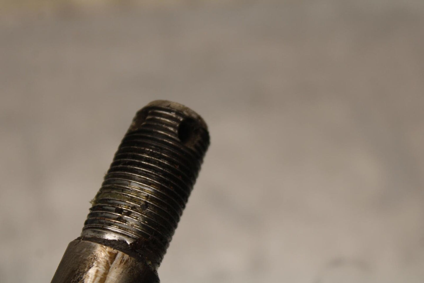 1979 Yamaha XS1100 REAR AXLE BACK WHEEL RIM BOLT AXEL 2H7-25381-00-00 BB572