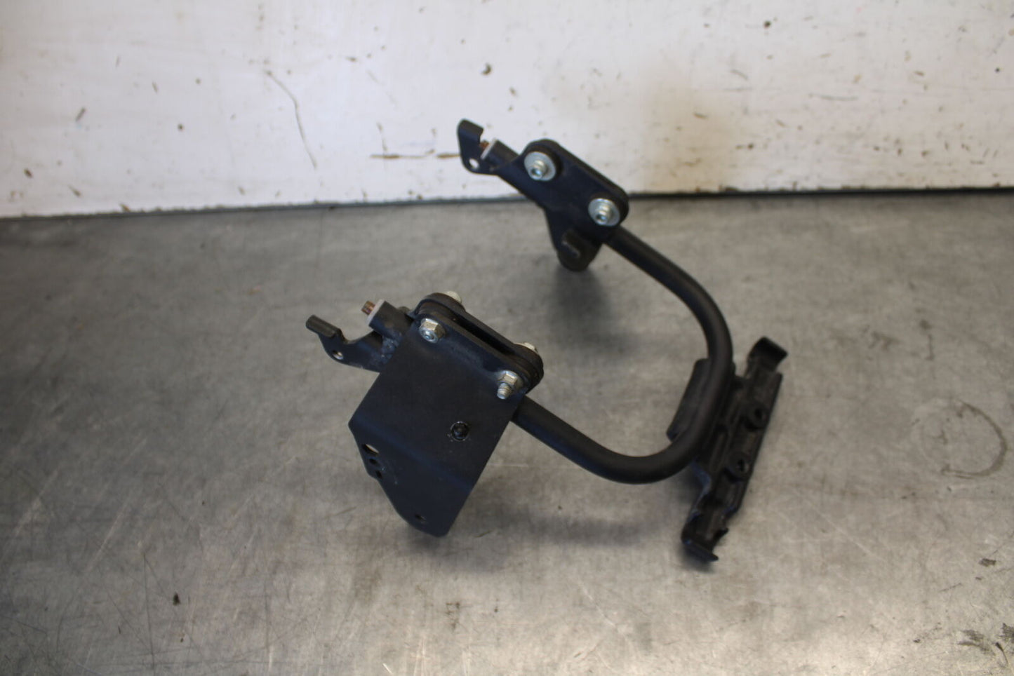 06-07 DUCATI MONSTER 695 REAR BACK TAIL LIGHT MOUNT BRACKET BB674