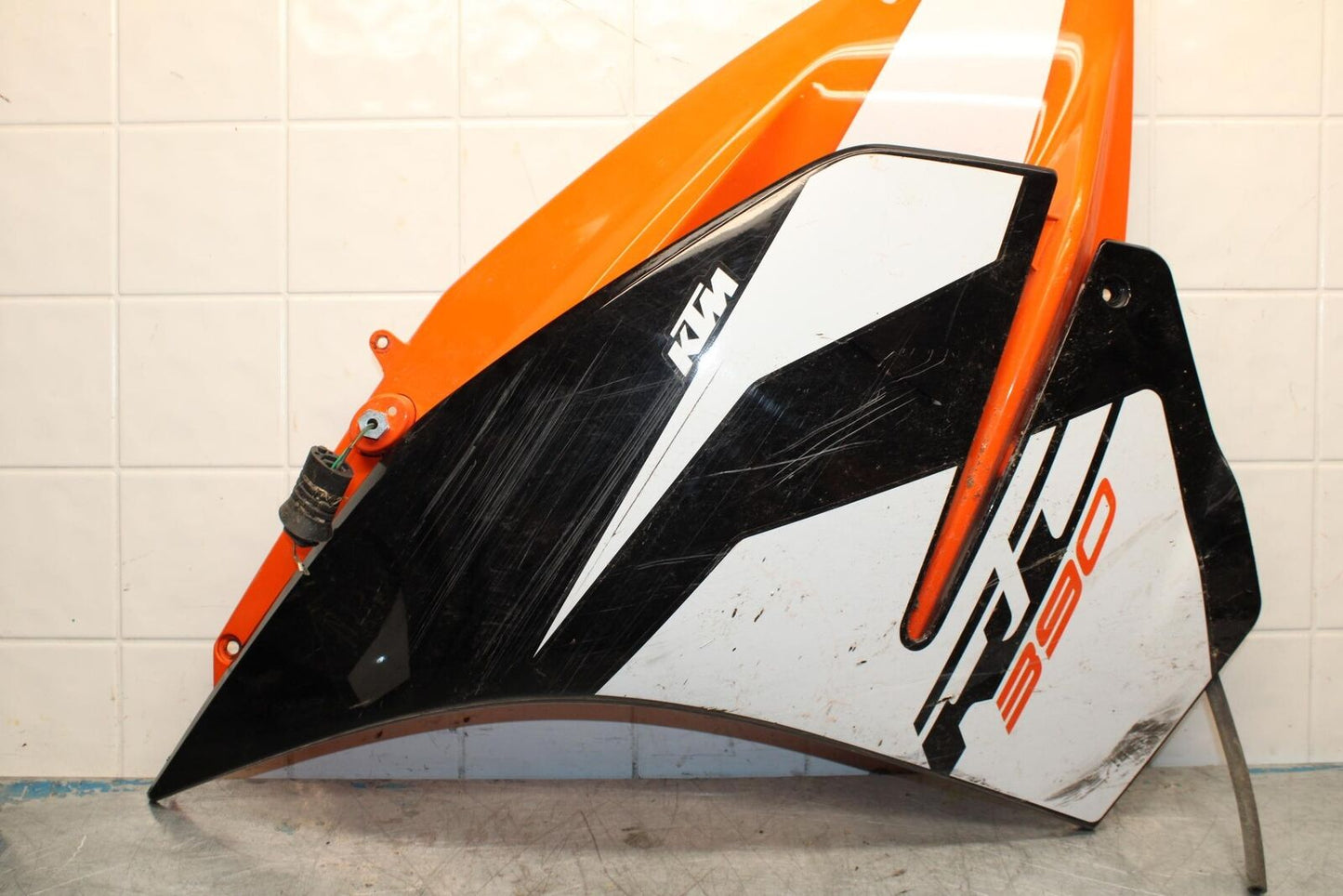 18 KTM RC 390 LEFT MID UPPER SIDE FAIRING COWL PLASTIC BB442