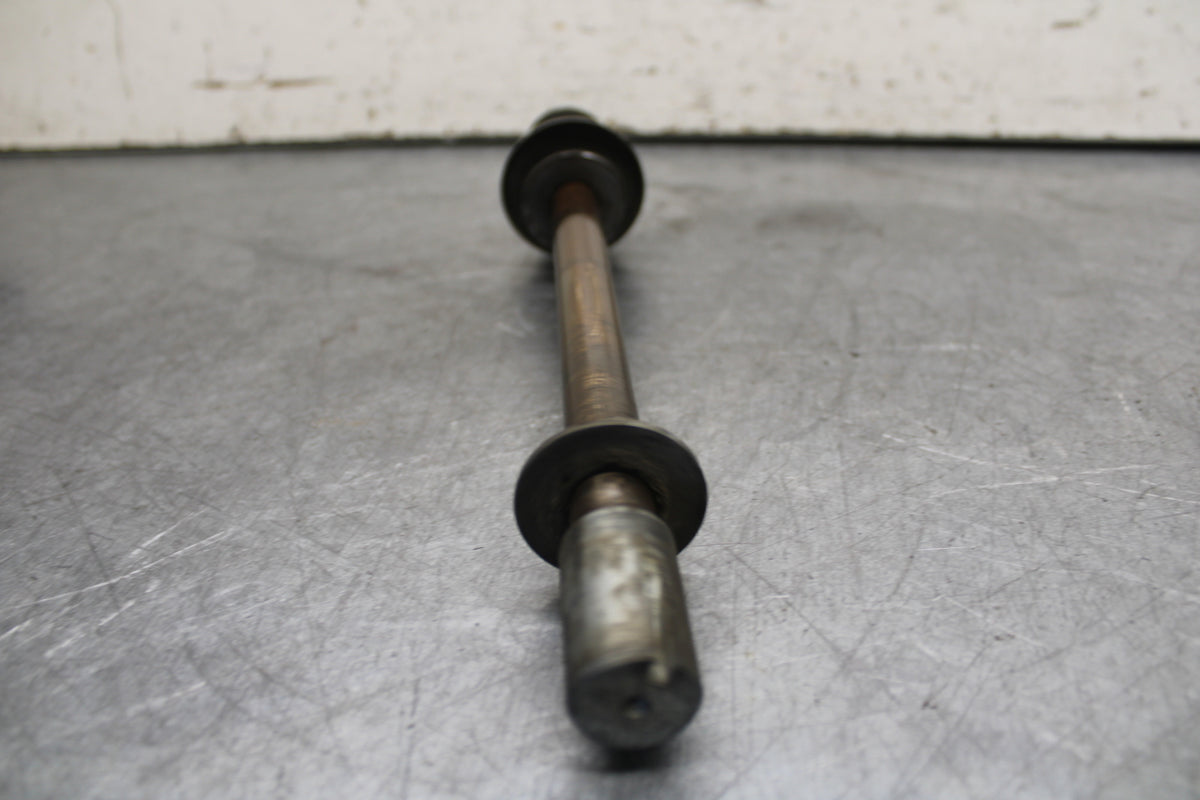 85-86 SUZUKI MADURA 1200 REAR AXLE BACK WHEEL RIM PIVOT BOLT AXEL BB691