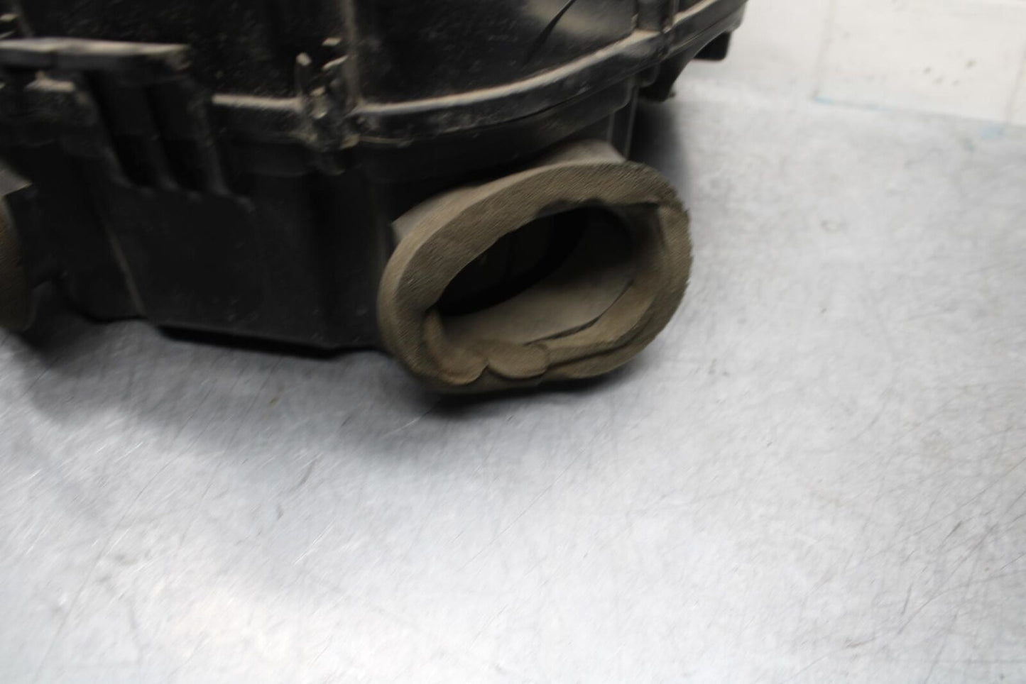 2001 Suzuki GSXR600 AIRBOX AIR INTAKE FILTER BOX 13700-39F00 BB59