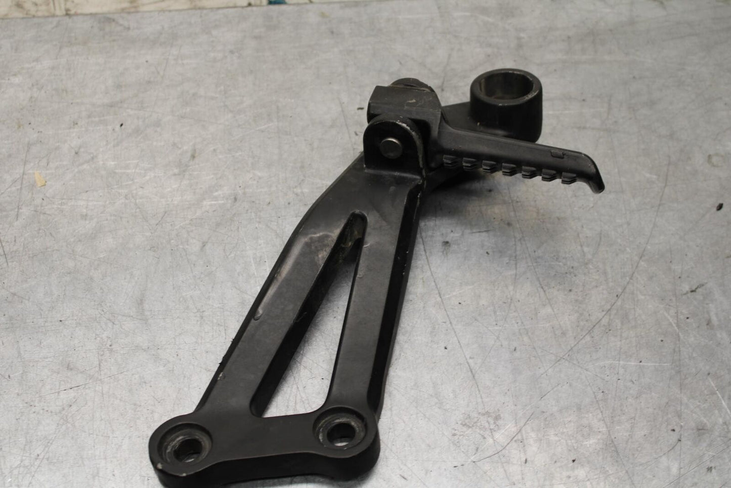 2000 Kawasaki Ninja ZX12R ZX1200A RIGHT REAR BACK PASSENGER PEG 34028-1481 BB565