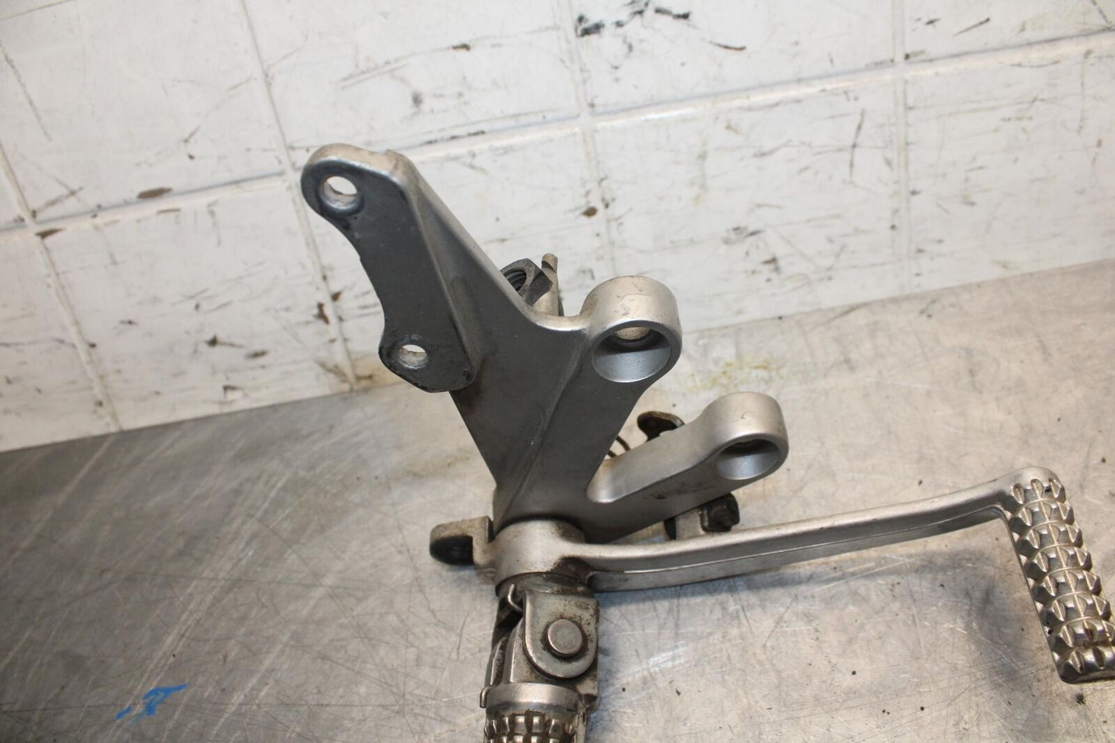 02-03 SUZUKI GSXR750 RIGHT REARSET REAR SET DRIVER FOOT PEG PEDAL BB14
