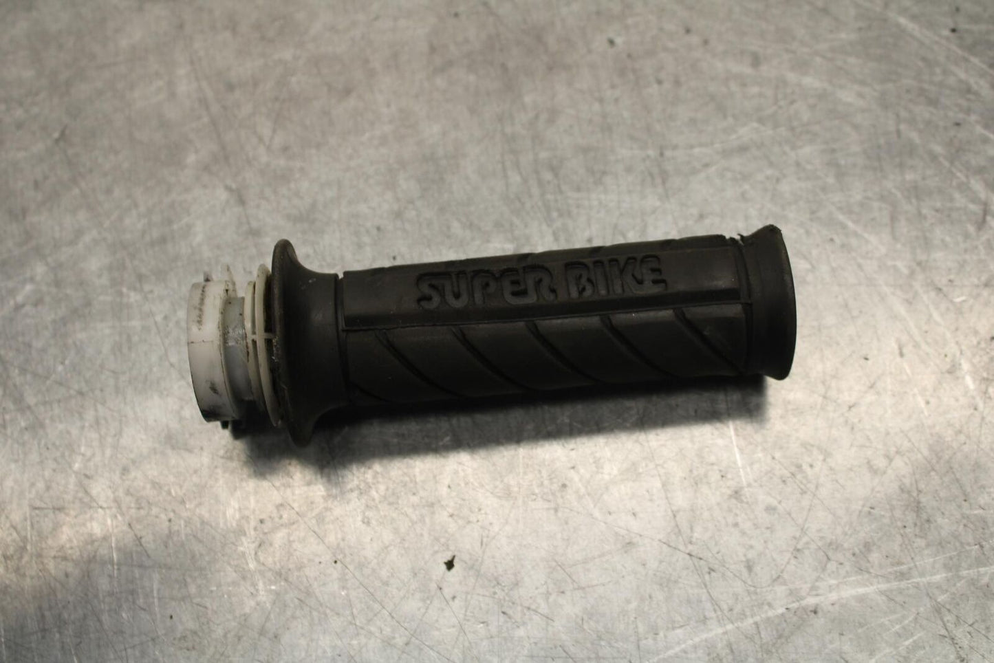 01-03 SUZUKI GSXR600 RIGHT THROTTLE GRIP BB639