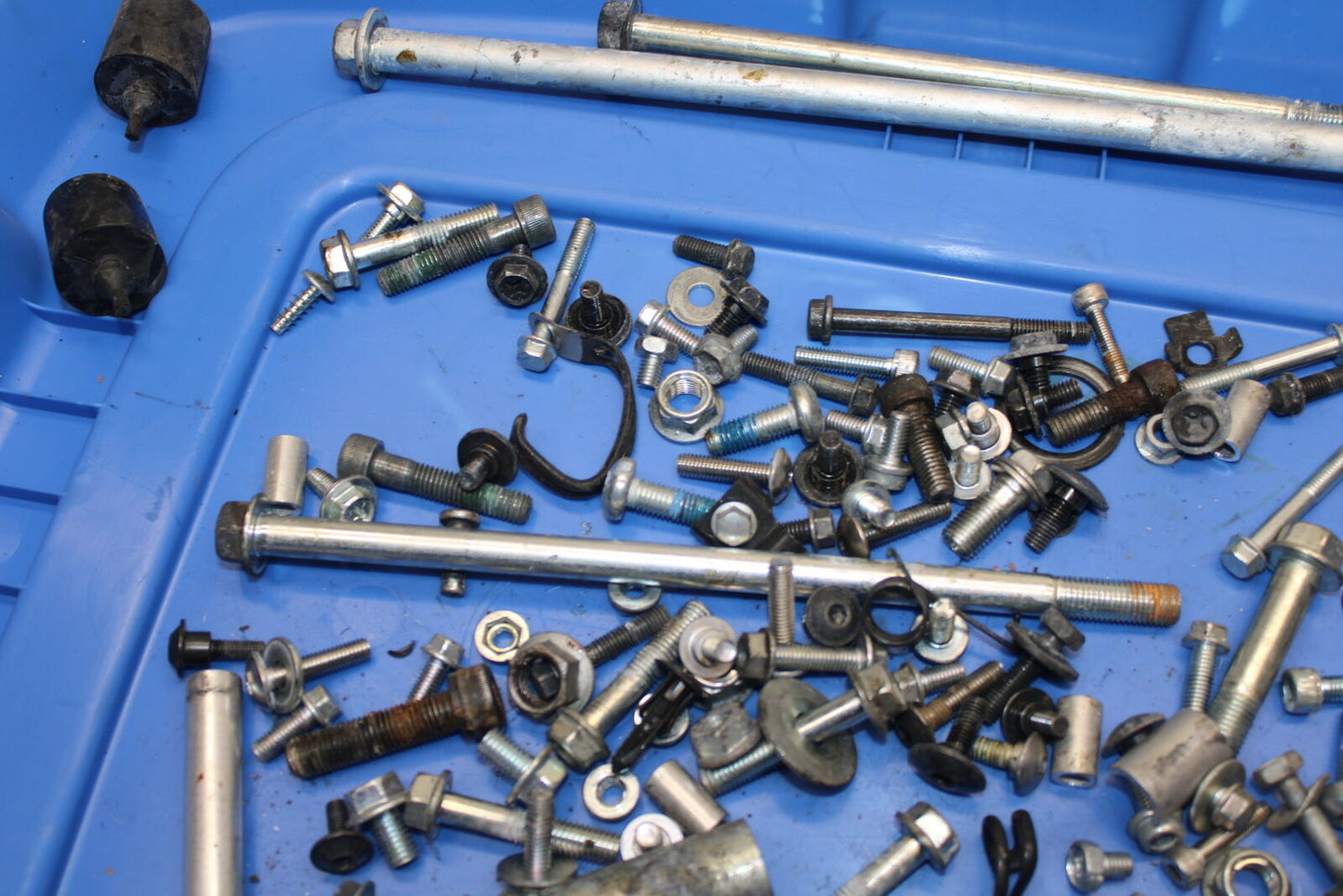 09-11 DUCATI 1198 MOUNTING BOLTS HARDWARE MOTOR SCREWS BB705