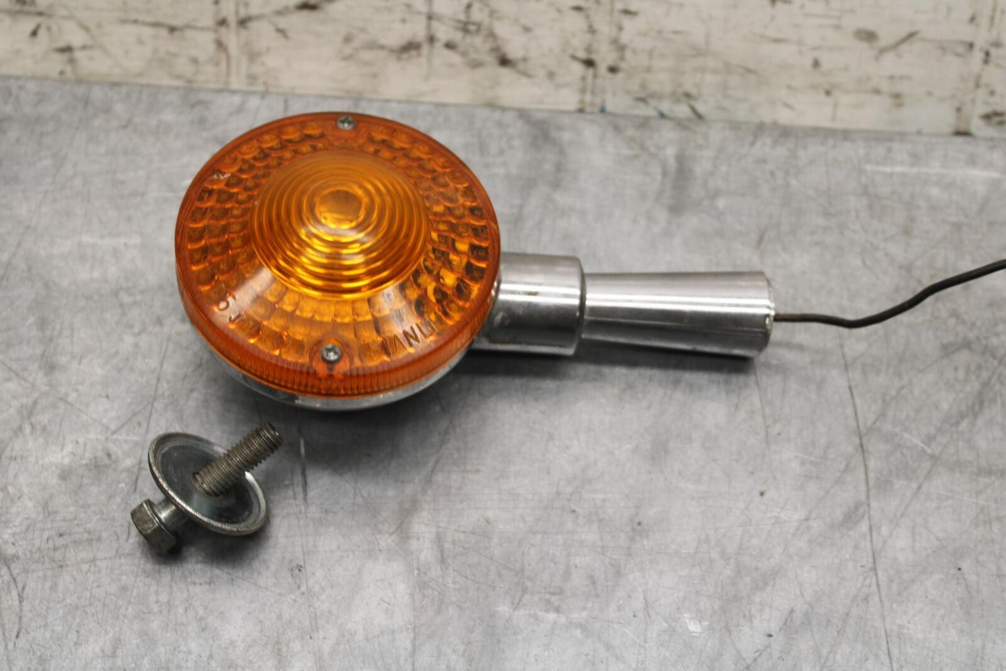 1977 Yamaha XS750 LEFT FRONT TURN SIGNAL LIGHT INDICATOR BB554