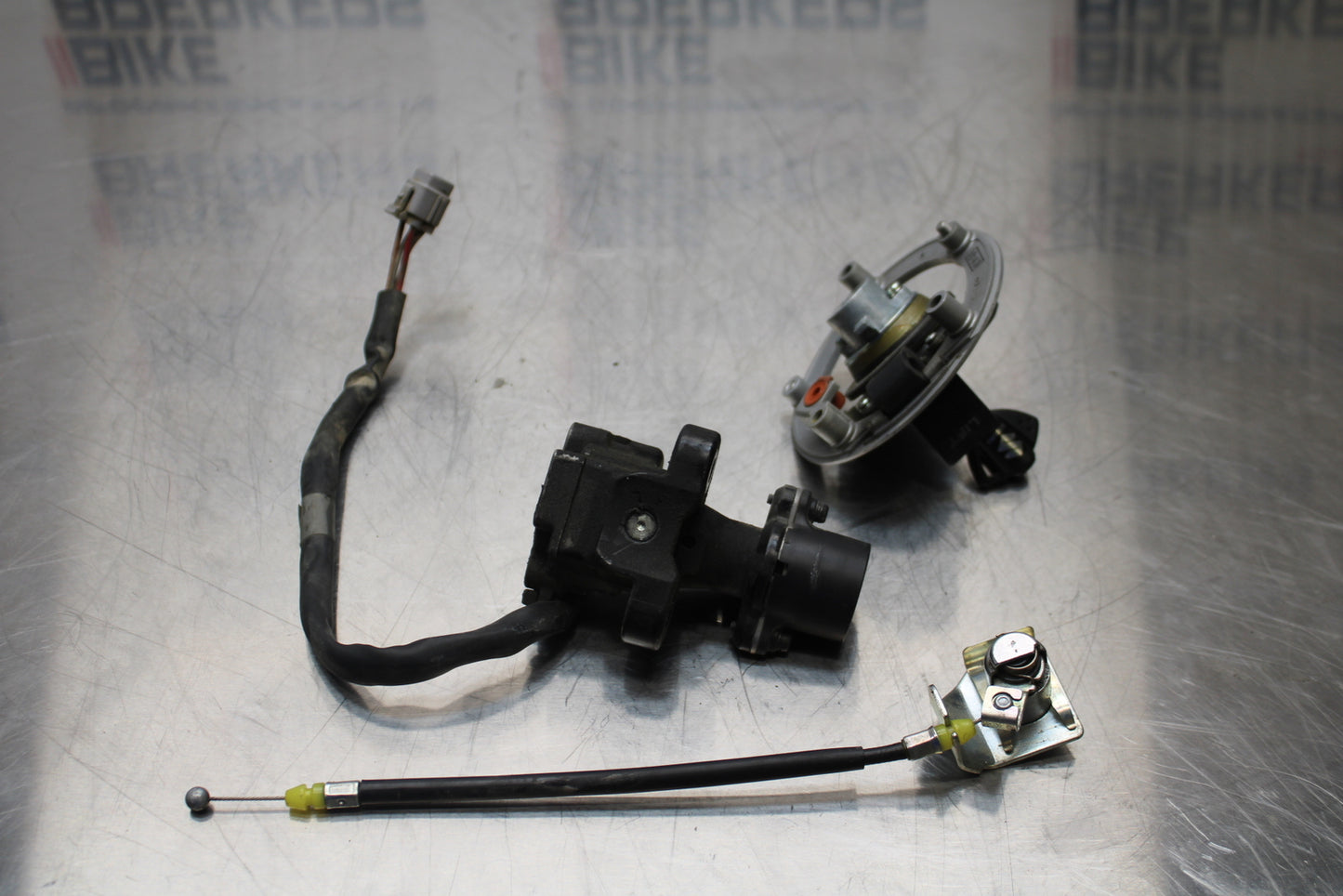 11 SUZUKI GSXR1000 IGNITION LOCK KEY SET W/ GAS CAP AND SEAT LOCK BB142