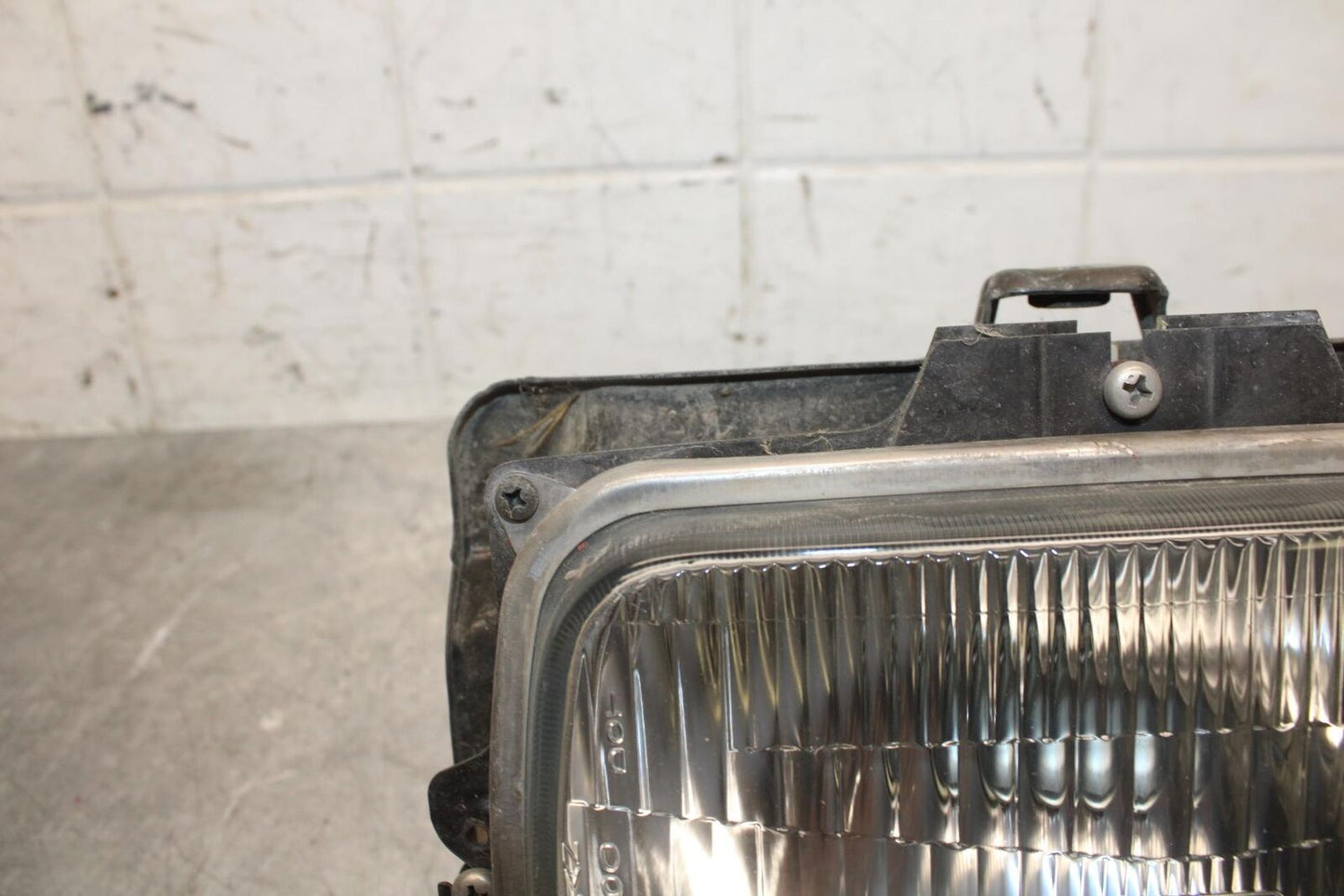 1984 Honda Interceptor 750 VF750F FRONT HEADLIGHT HEAD LIGHT LAMP BB38