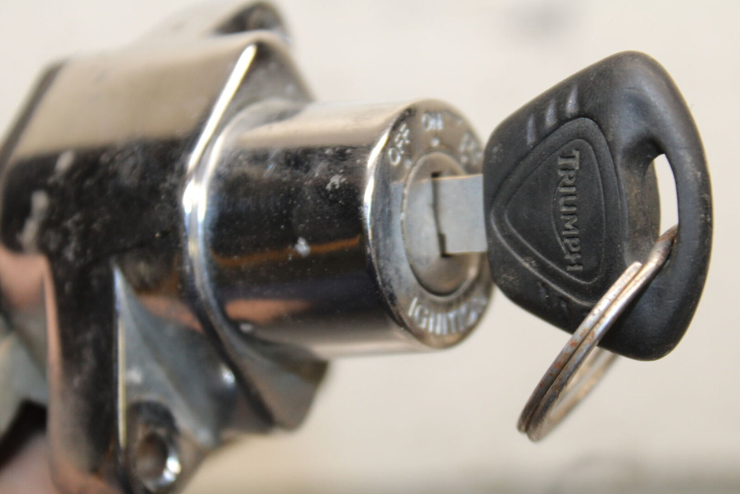 14-16 TRIUMPH AMERICA LT IGNITION LOCK W/ KEY BB720
