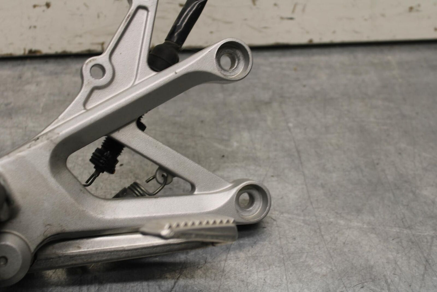 01-06 HONDA CBR600F4I RIGHT REARSET REAR SET DRIVER FOOT PEG REST STOP BB626