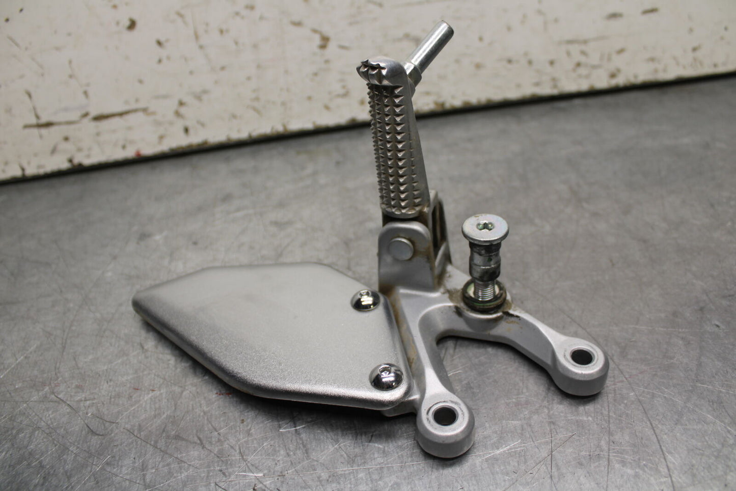 19-24 YAMAHA R3 LEFT REARSET REAR SET DRIVER FOOT PEG REST STOP BB736