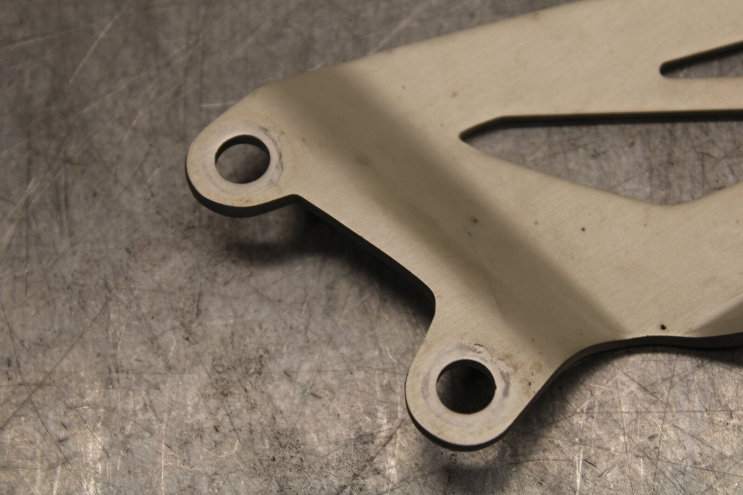09-11 TRIUMPH DAYTONA 675 RIGHT REARSET REAR SET HEEL GUARD COVER BB652
